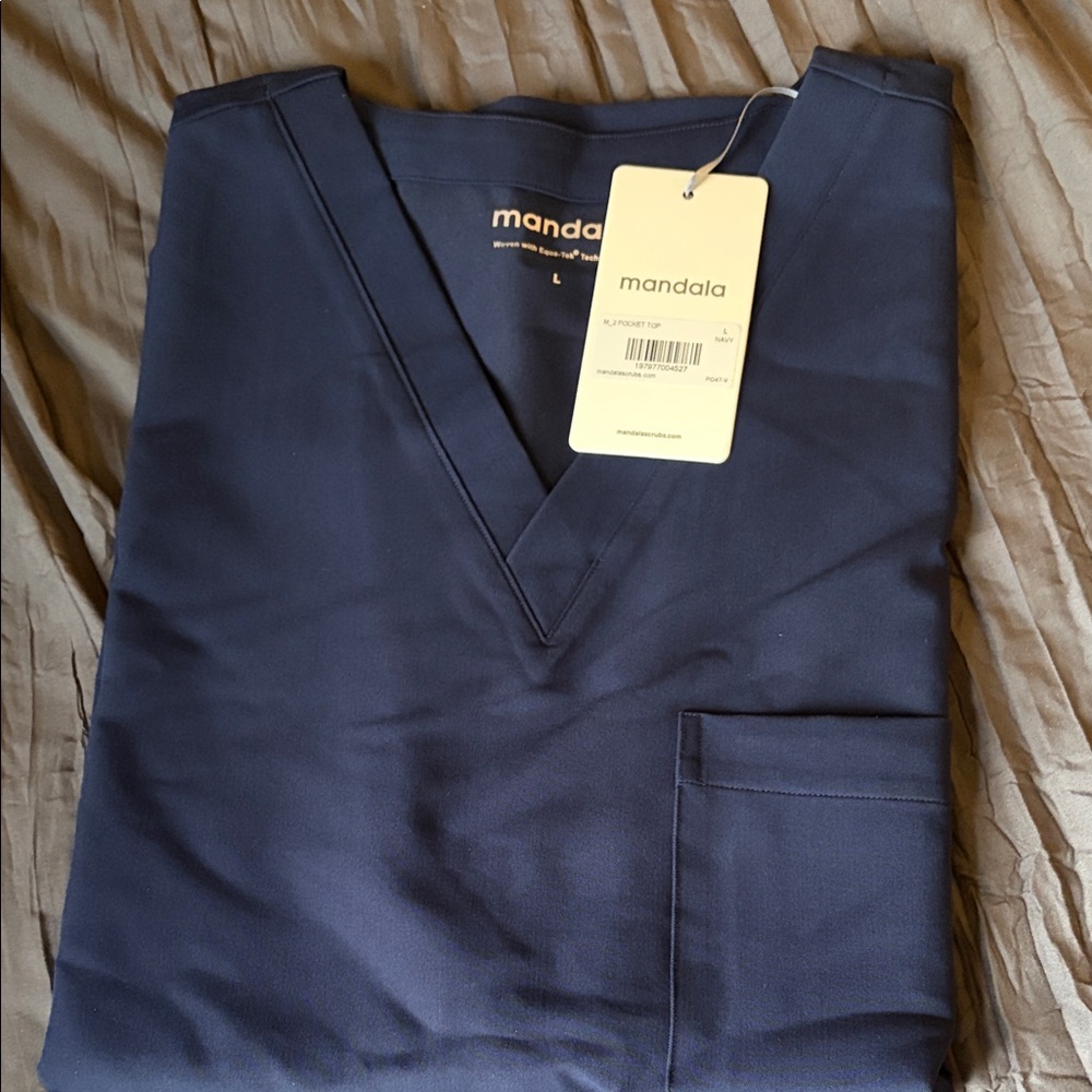 NWT Mandala Mens Scrub Top